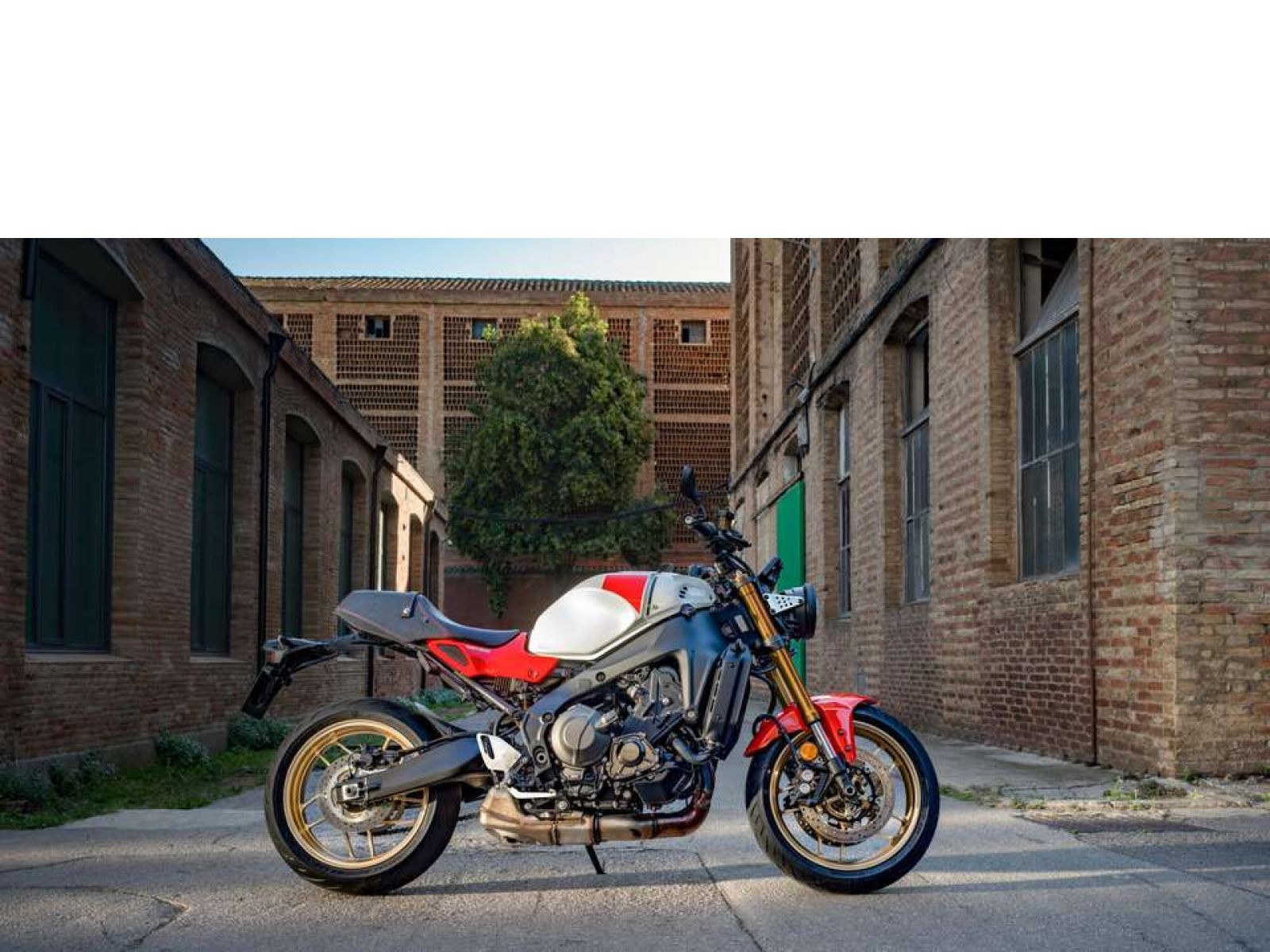 Мотоцикл YAMAHA XSR 900 (Legend Red) 2024